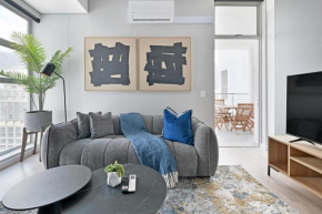 Luna 2-Bed City Escape with Mountain Views